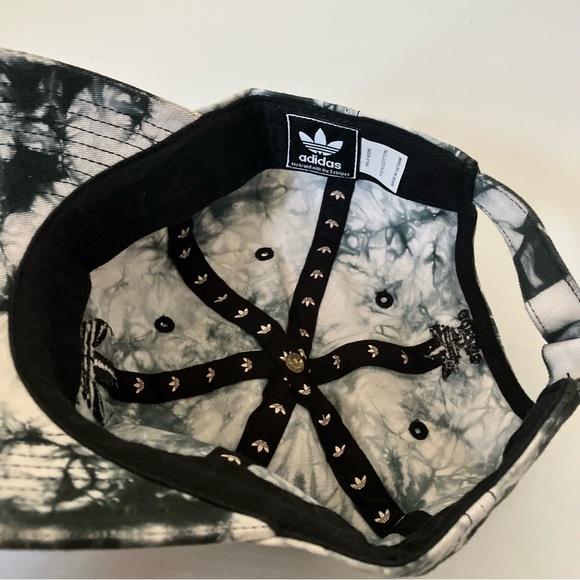Adidas Originals Relaxed Tie-Dye Strapback hat in a black and white colorway - Picture 7 of 8